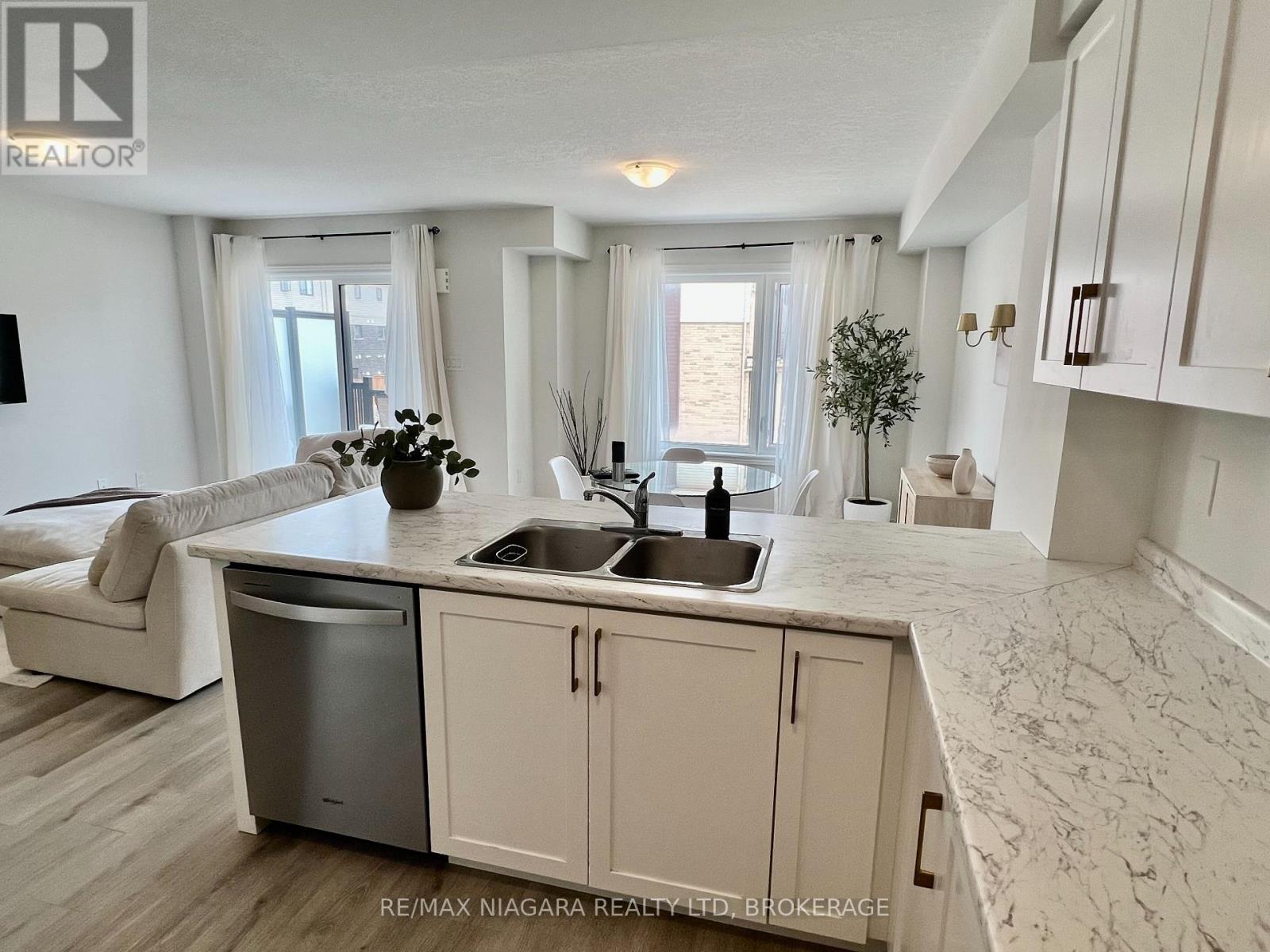 #48 96 DRYDEN LANE - 13