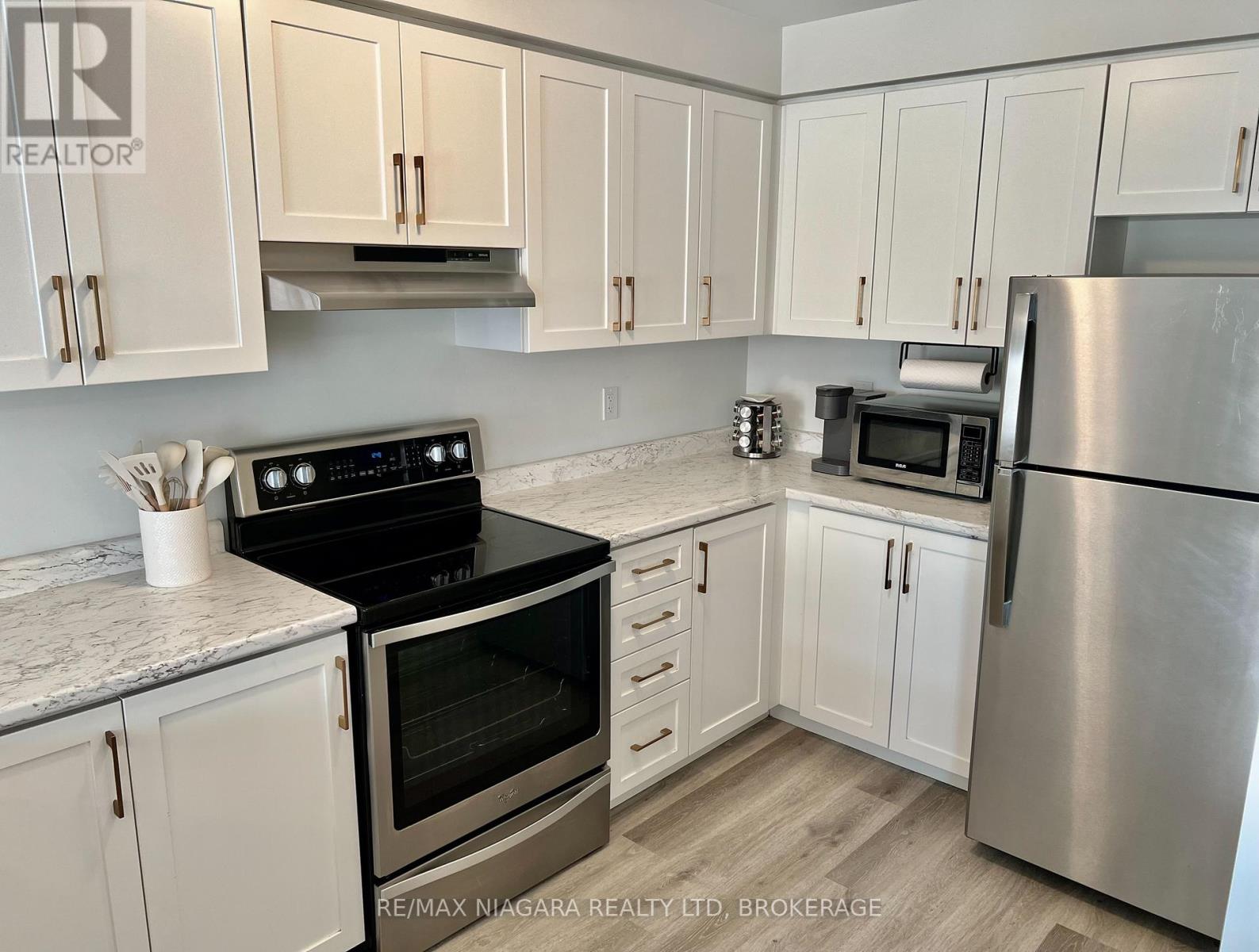 #48 96 DRYDEN LANE - 17
