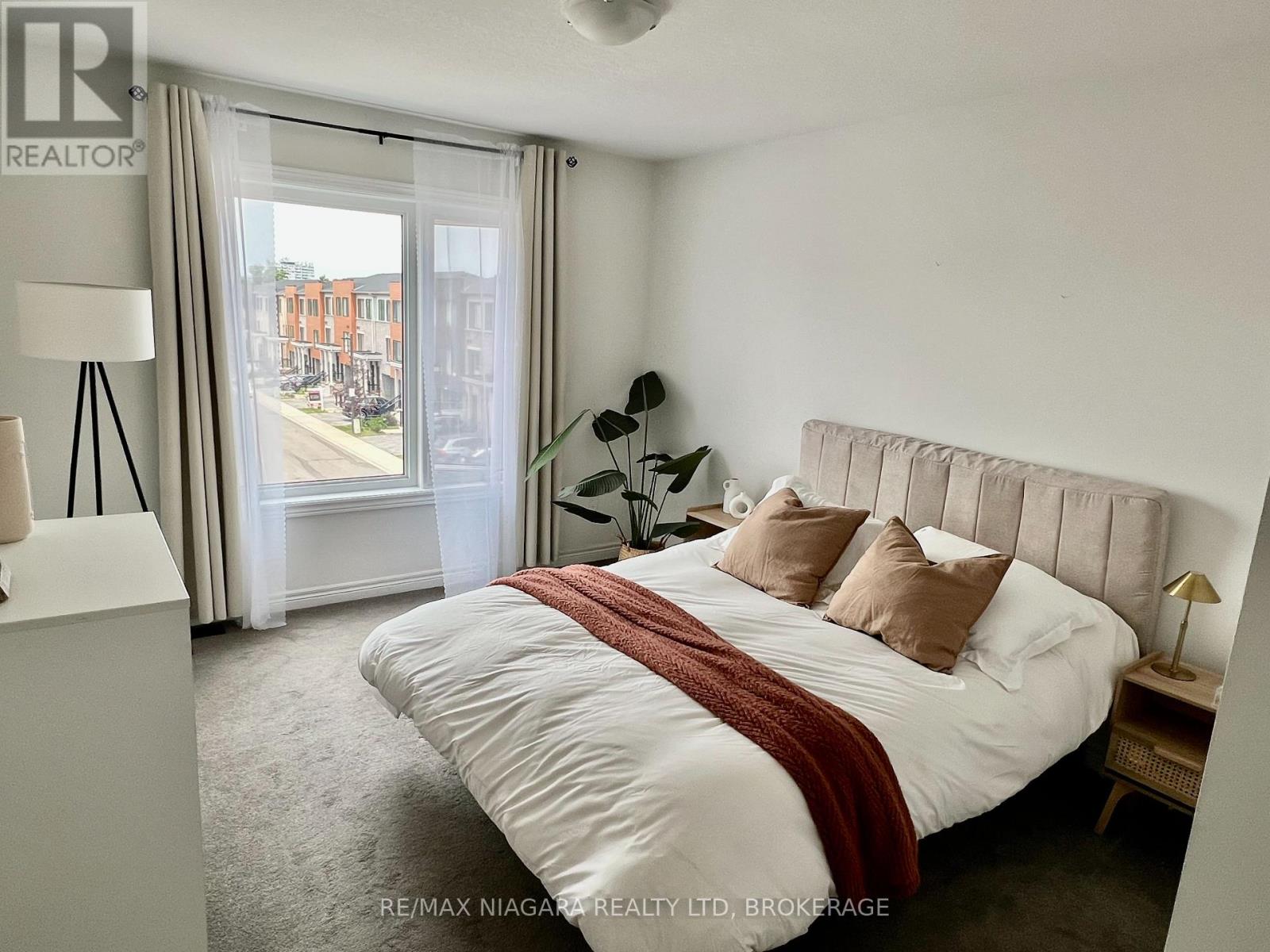 #48 96 DRYDEN LANE - 28