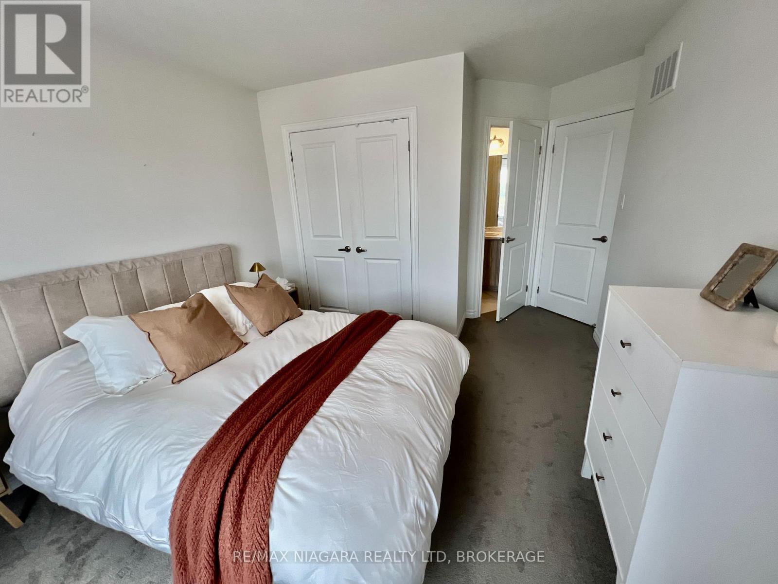 #48 96 DRYDEN LANE - 32