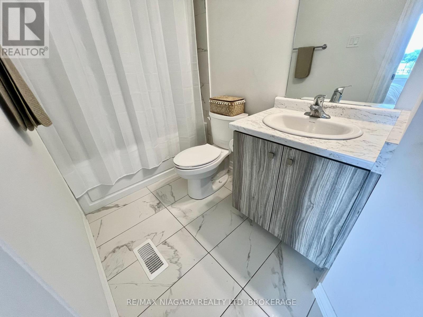 #48 96 DRYDEN LANE - 34