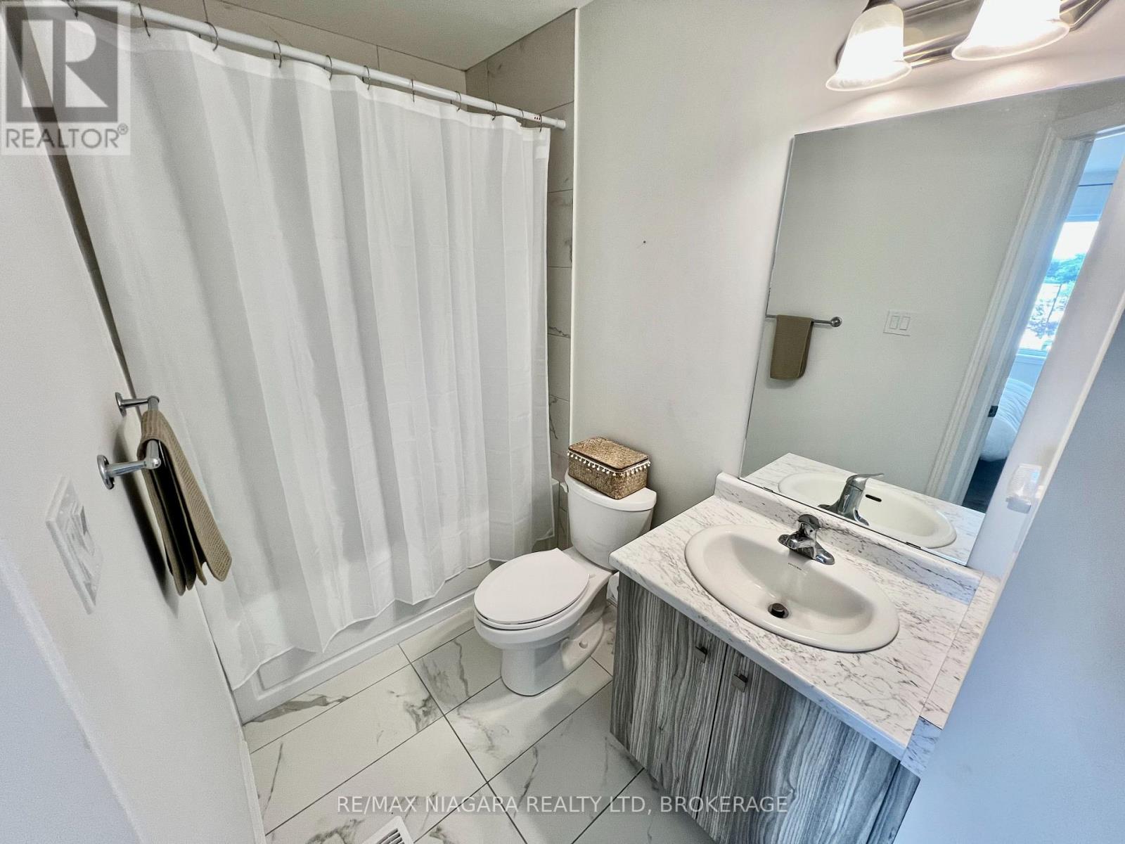 #48 96 DRYDEN LANE - 36