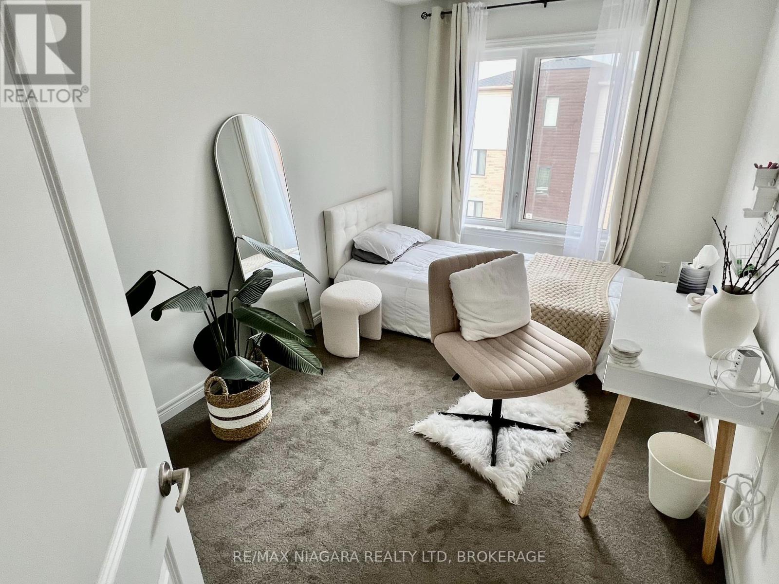 #48 96 DRYDEN LANE - 40