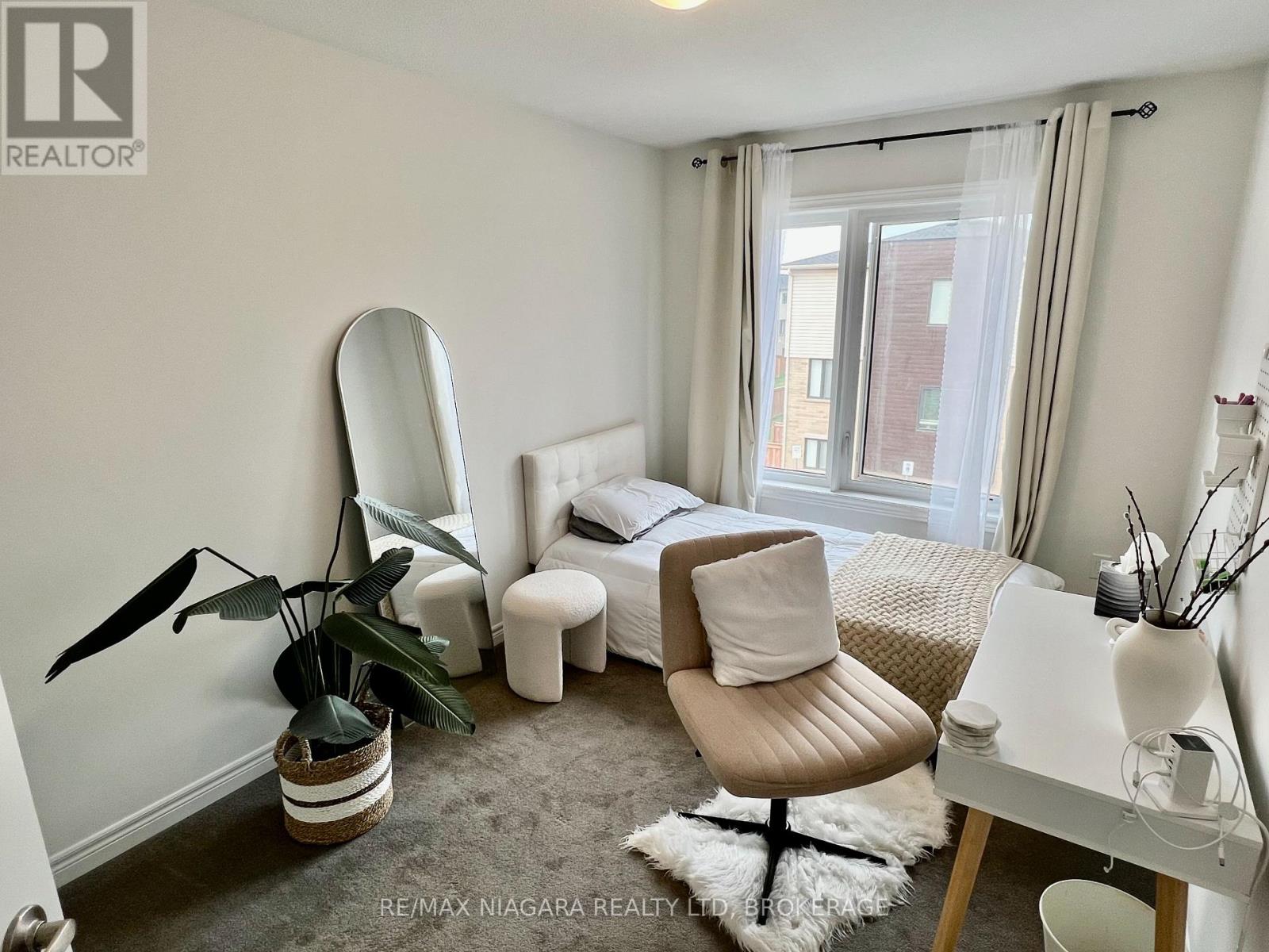 #48 96 DRYDEN LANE - 43