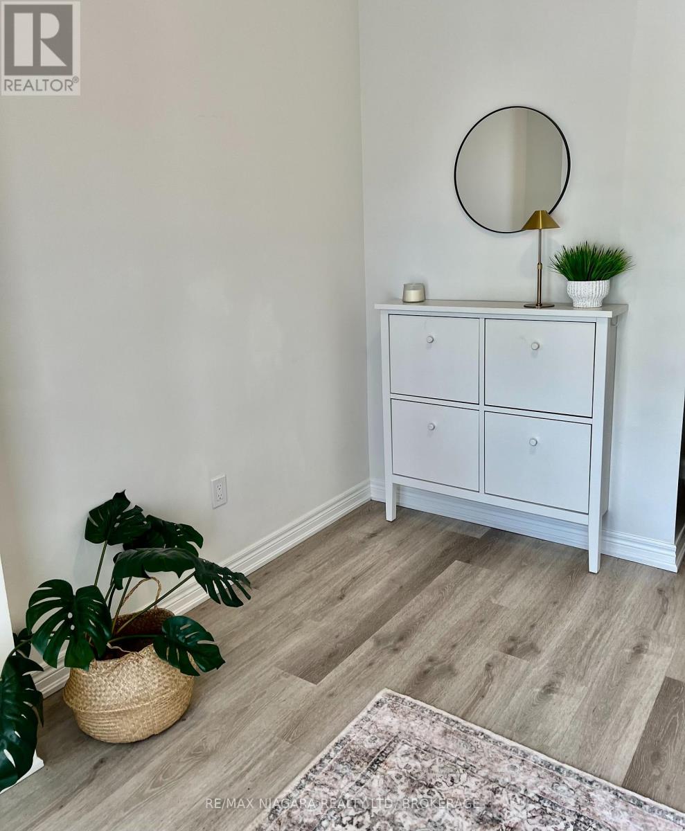 #48 96 DRYDEN LANE - 7