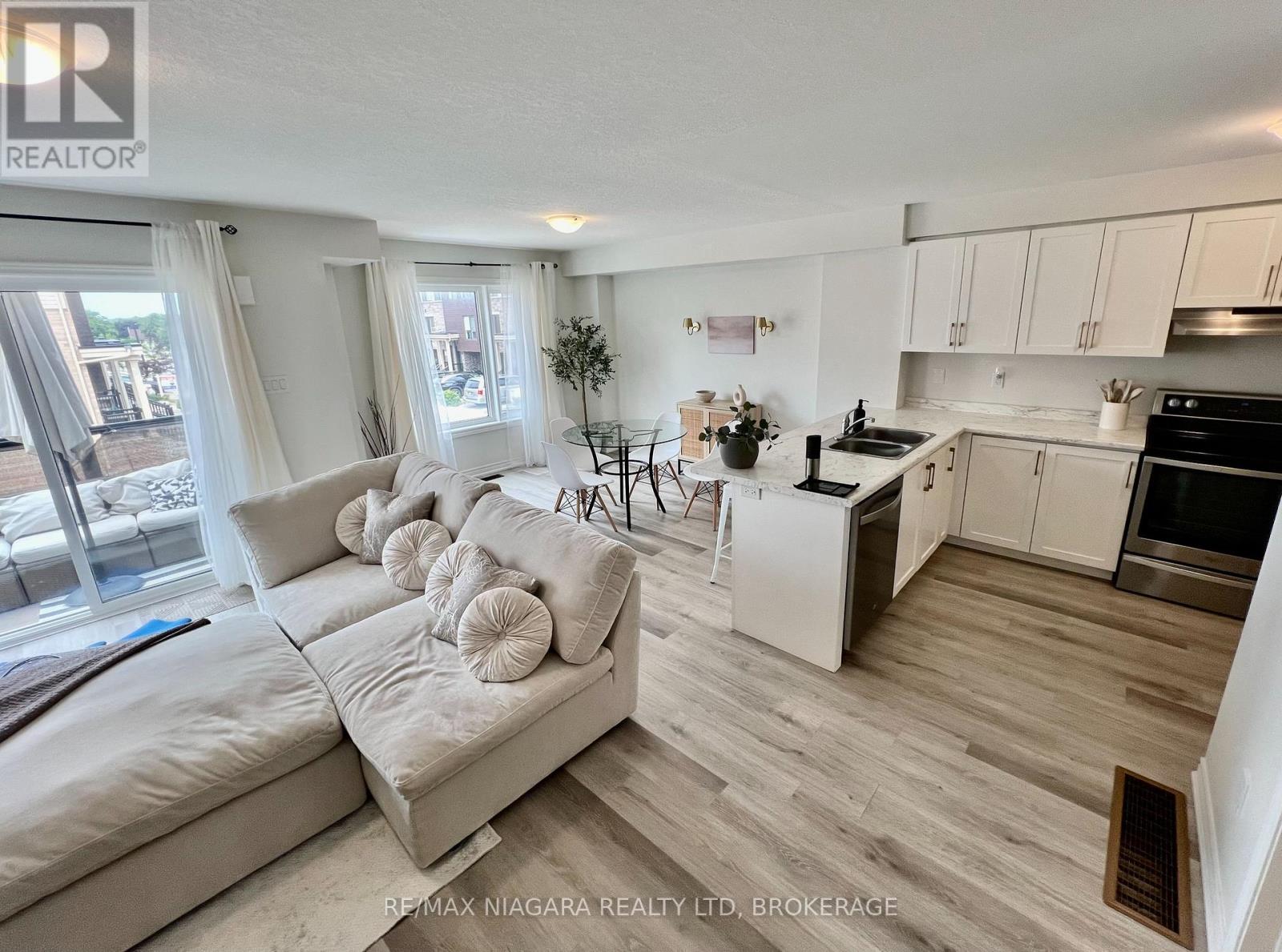 #48 96 DRYDEN LANE - 8