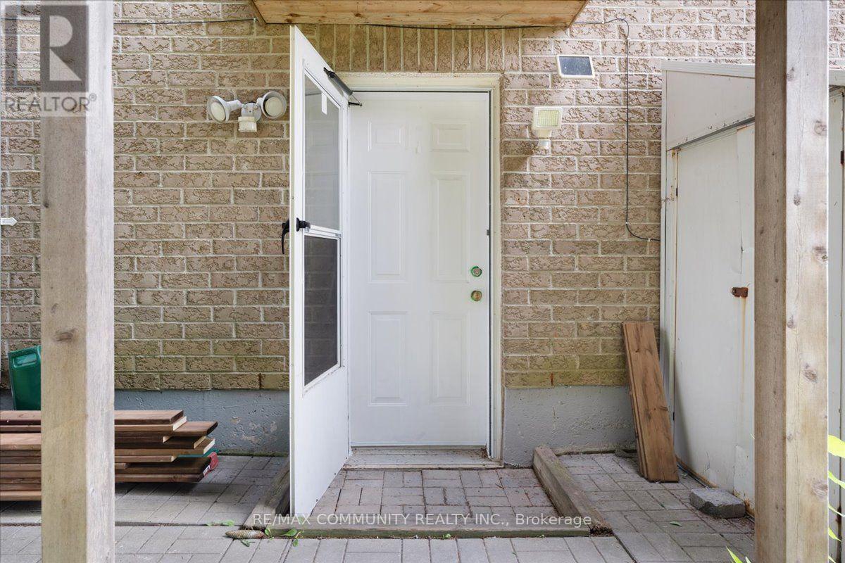 461 ROUGEWALK DRIVE - 31