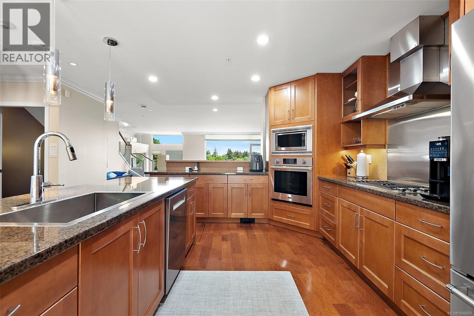  5330 Sayward Hill Crescent, Saanich