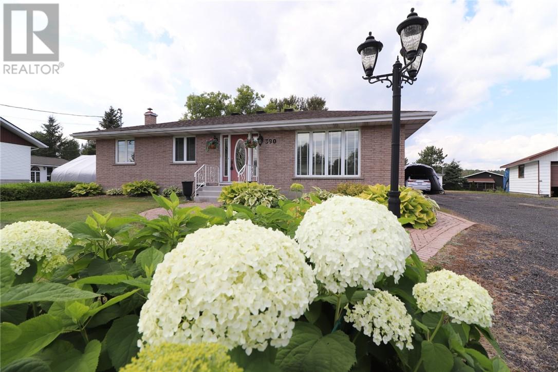 390 Aurore Drive - 2