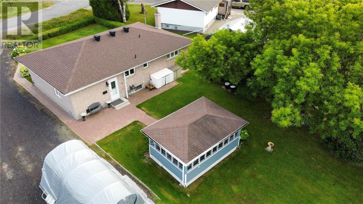 390 Aurore Drive - 27
