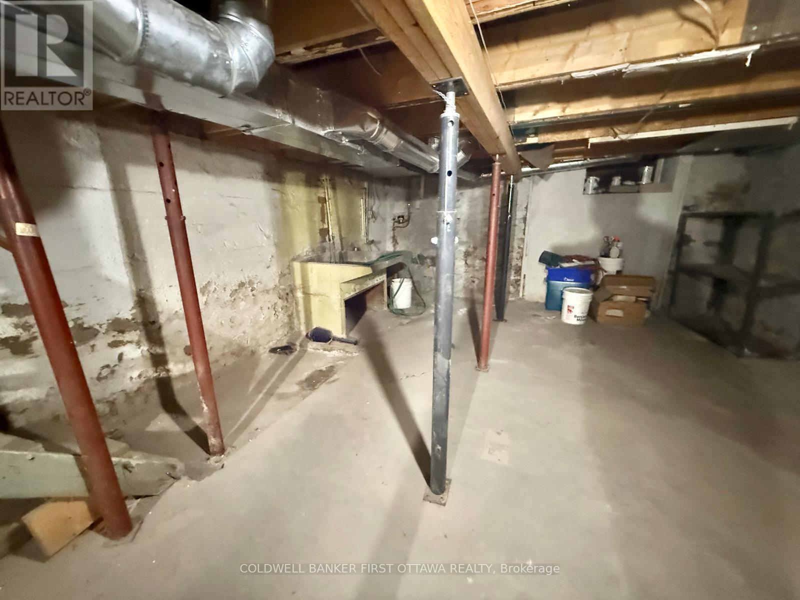 Retail for Rent in Ottawa – 880 SOMERSET STREET W, Ottawa – MLS# X13585102 - Image 11