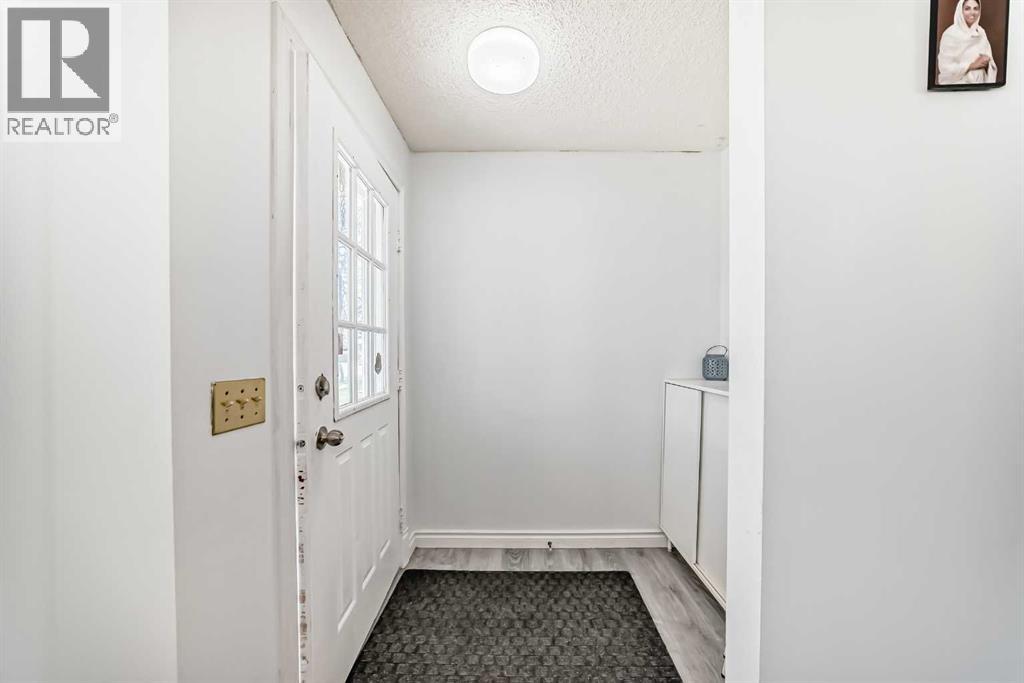 279 Falton Drive NE, Falconridge, Calgary photo 3