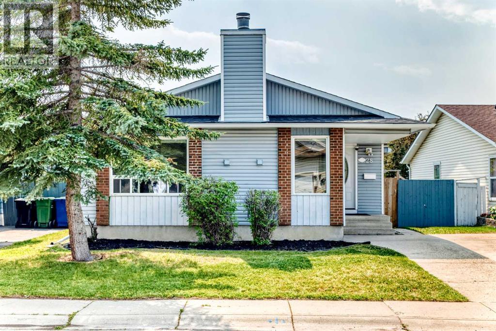 28 Whiteram Close NE, Whitehorn, Calgary photo 2