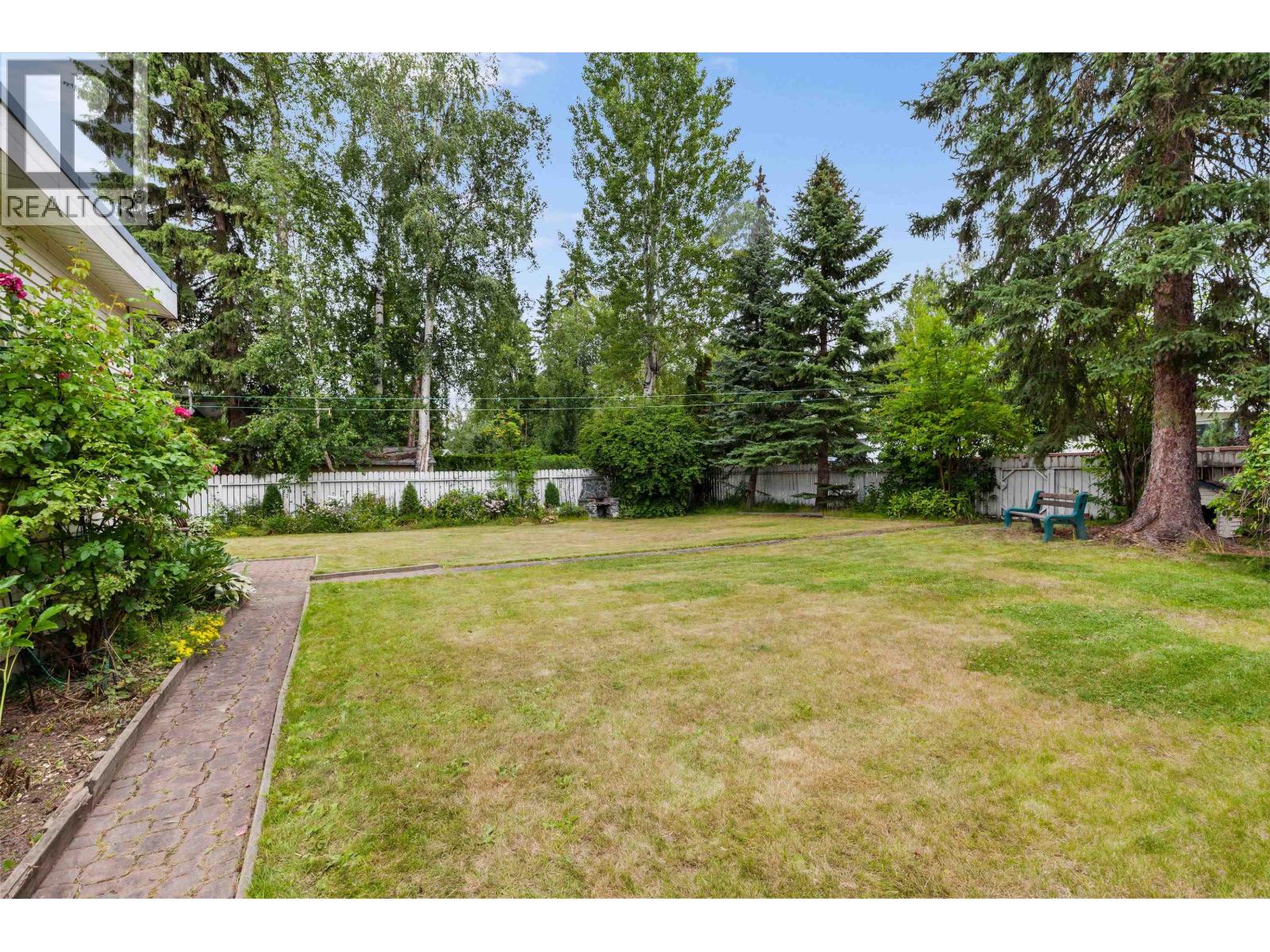 1960 GARDEN DRIVE - 32