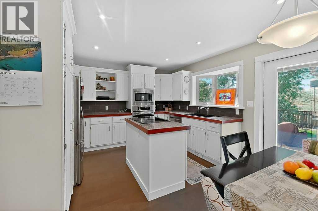 63 Wildwood Crescent W - 12