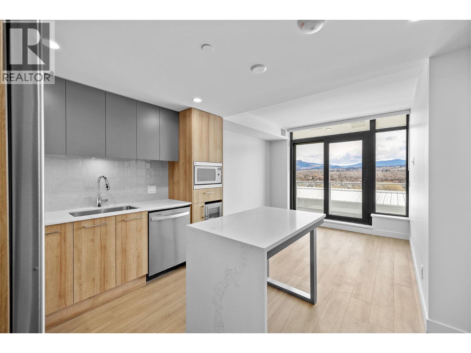 #803 3699 Capozzi Road - 13