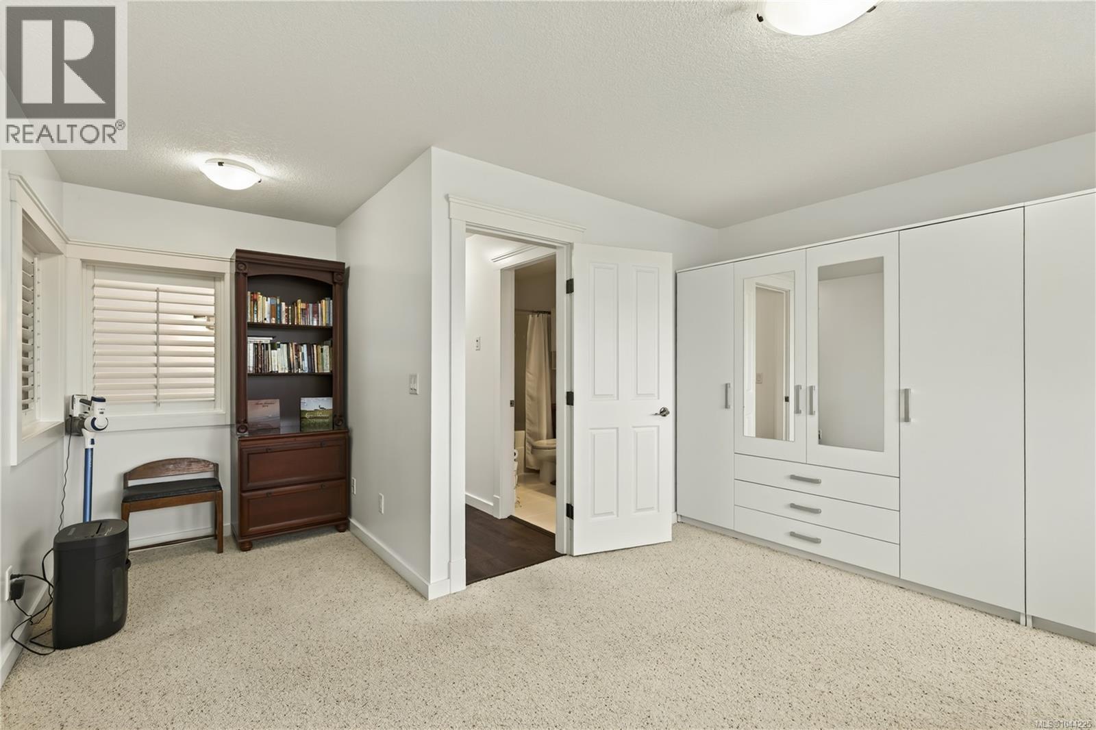 #1 500 Russell Rd - 53