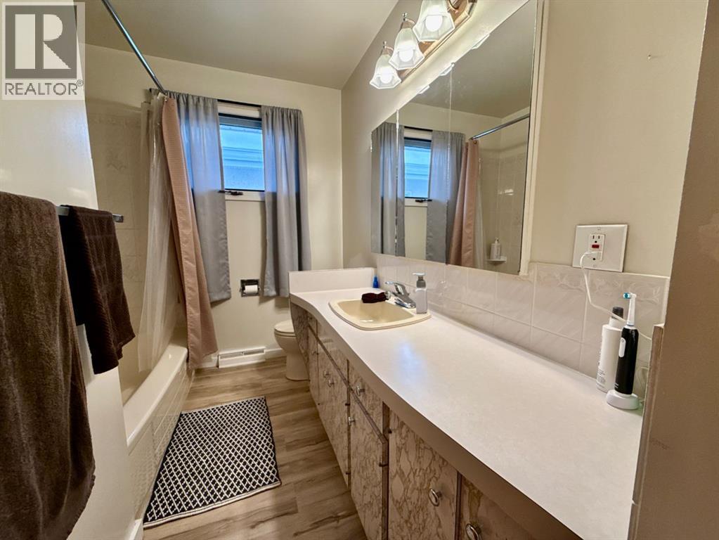 2015 24 Street S - 16