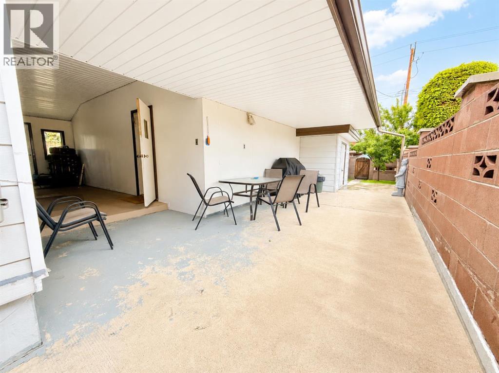 2015 24 Street S - 32