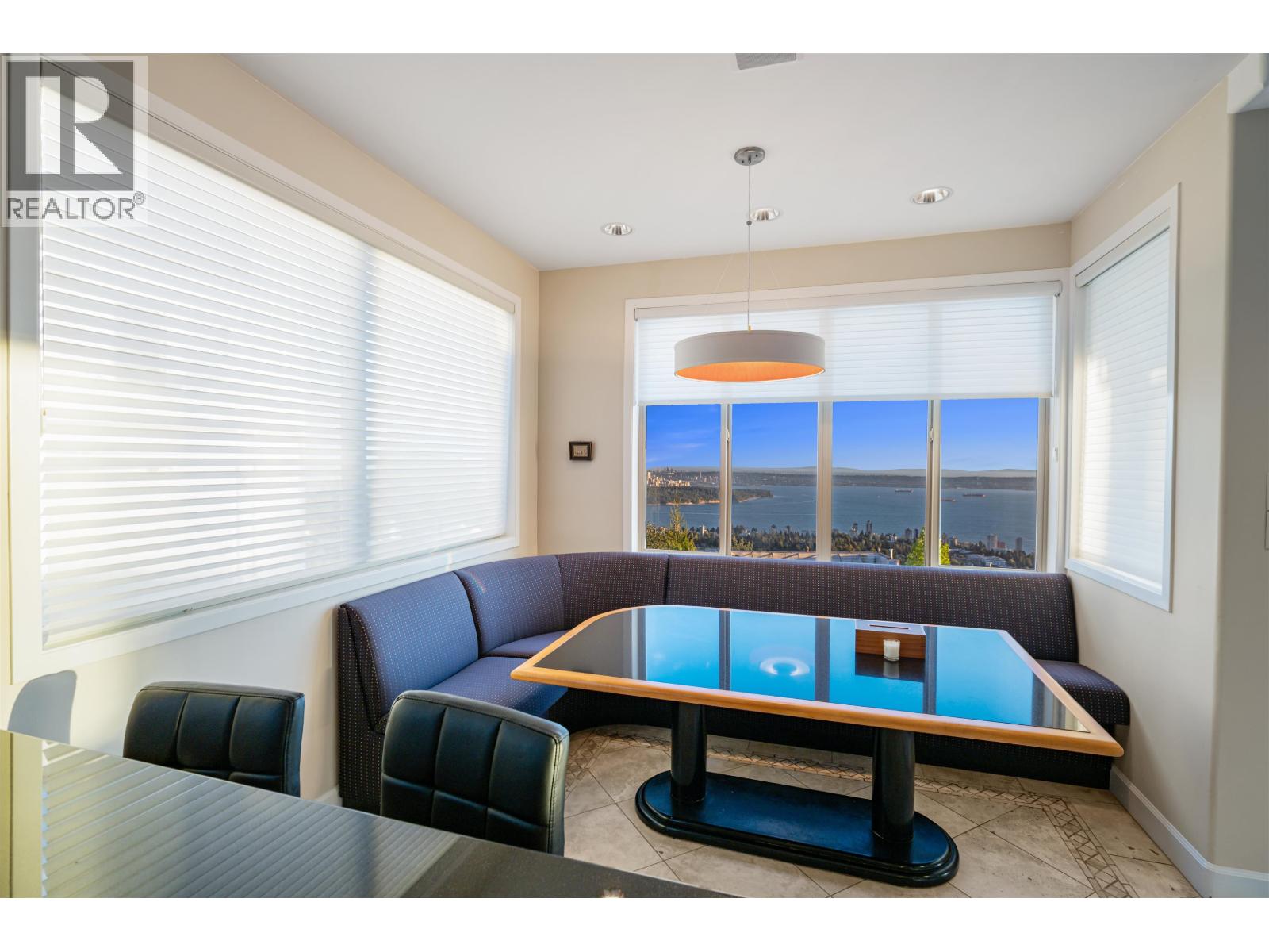 1526 CHIPPENDALE COURT, West Vancouver
