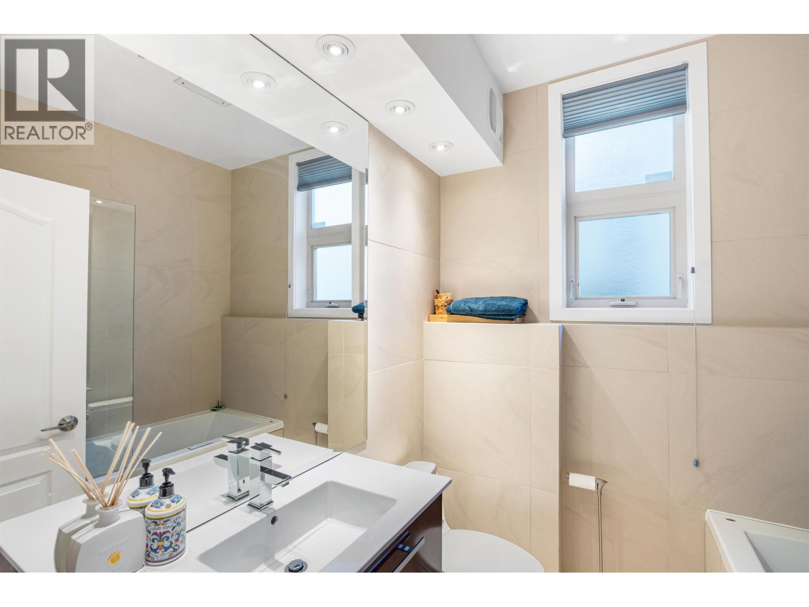 1526 CHIPPENDALE COURT, West Vancouver