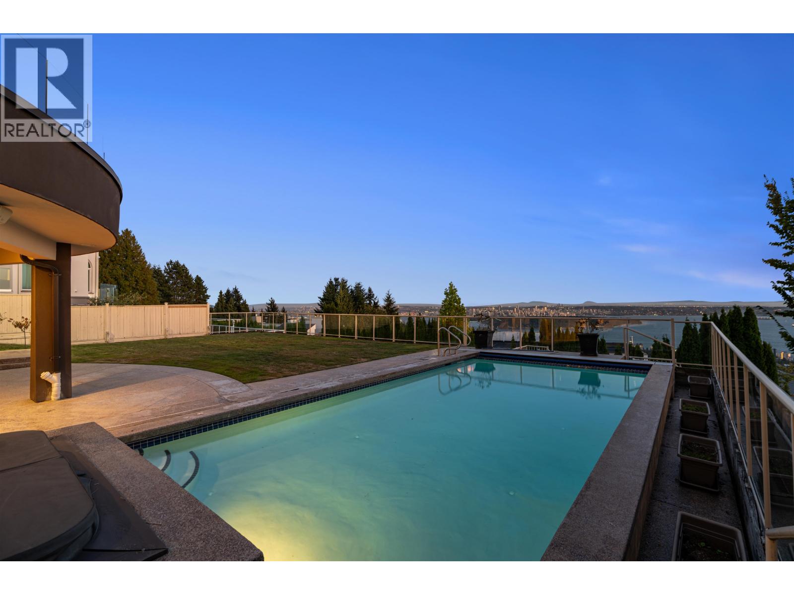 1526 CHIPPENDALE COURT, West Vancouver