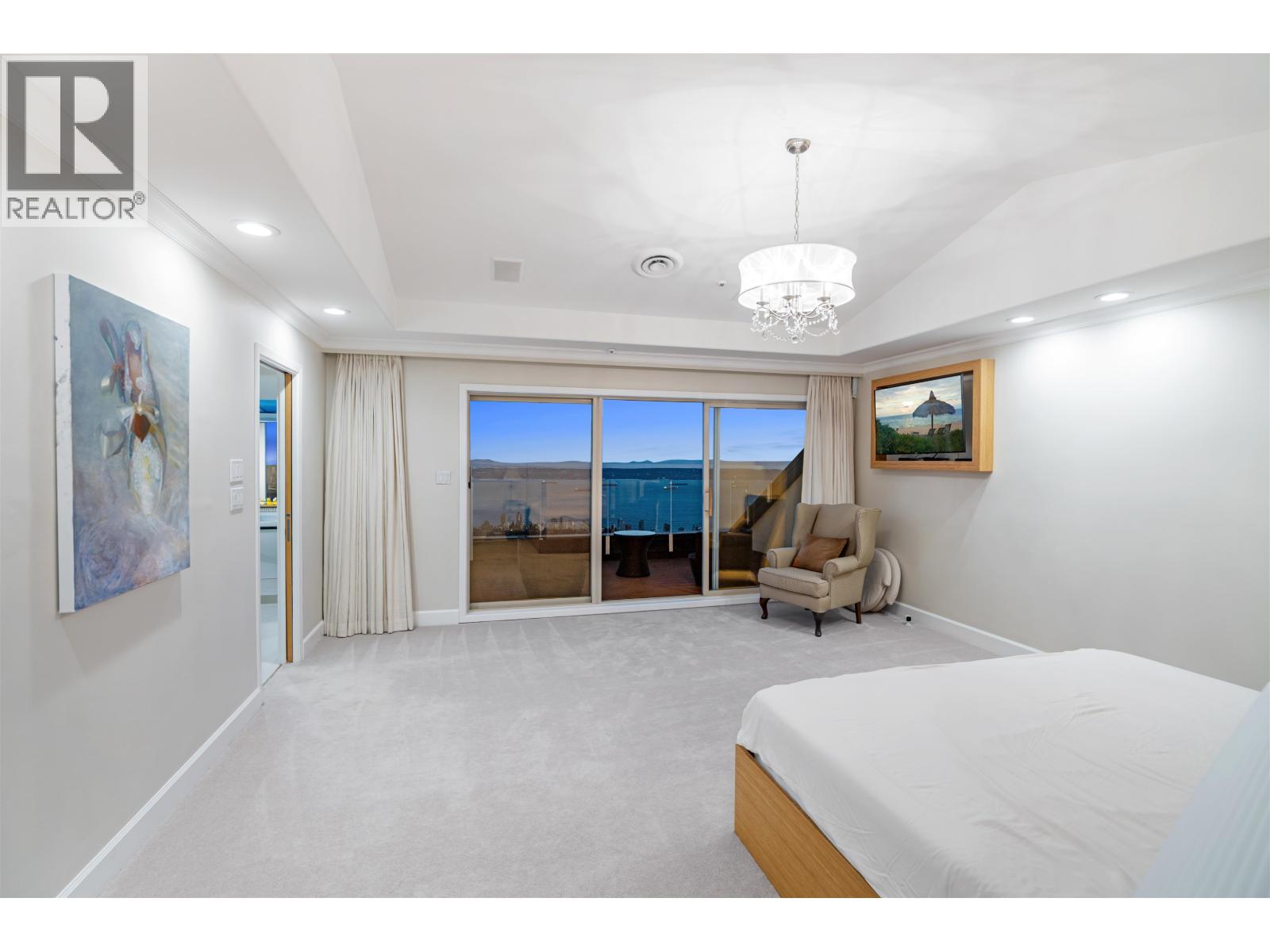 1526 CHIPPENDALE COURT, West Vancouver