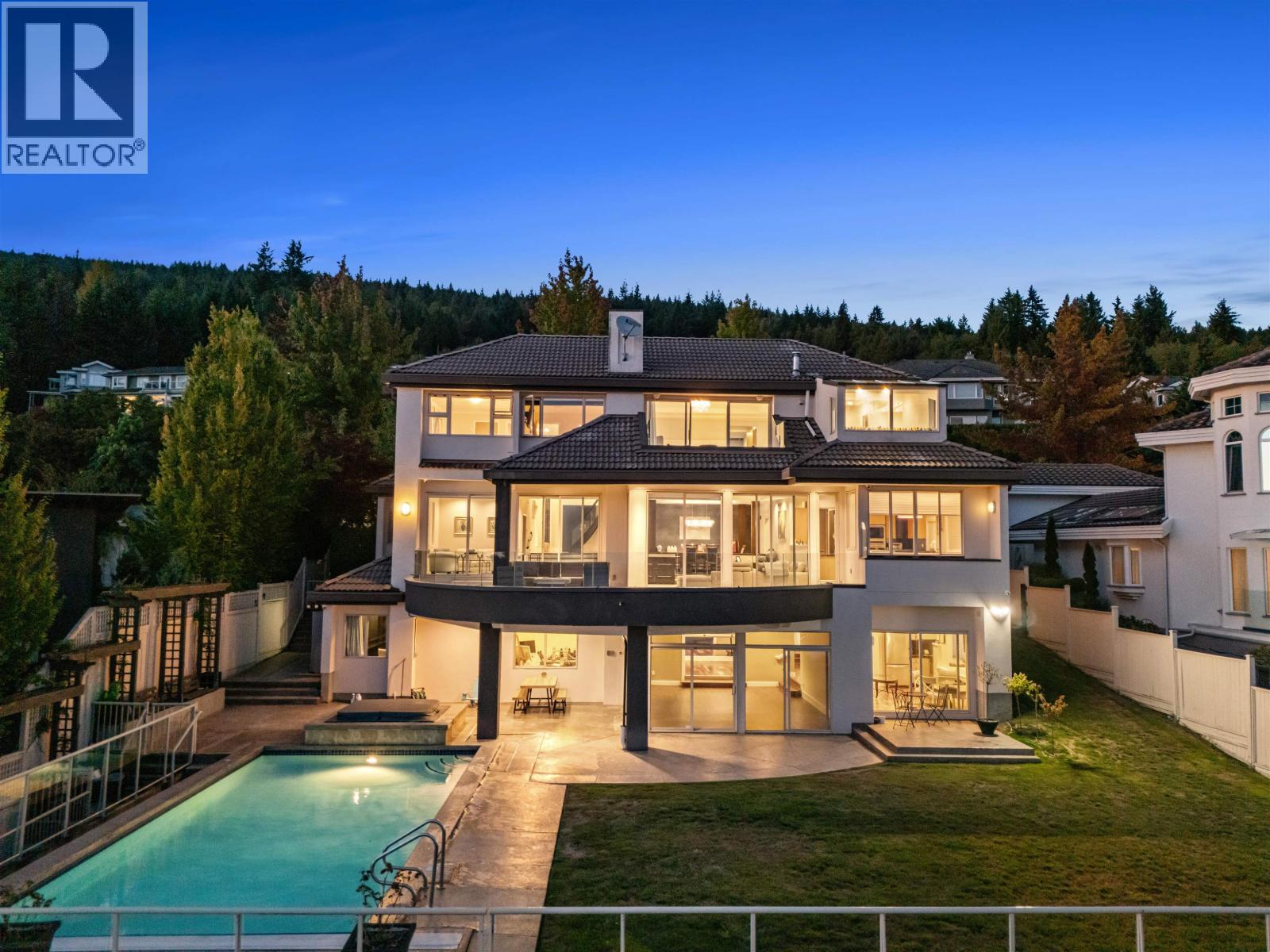 1526 CHIPPENDALE COURT, West Vancouver