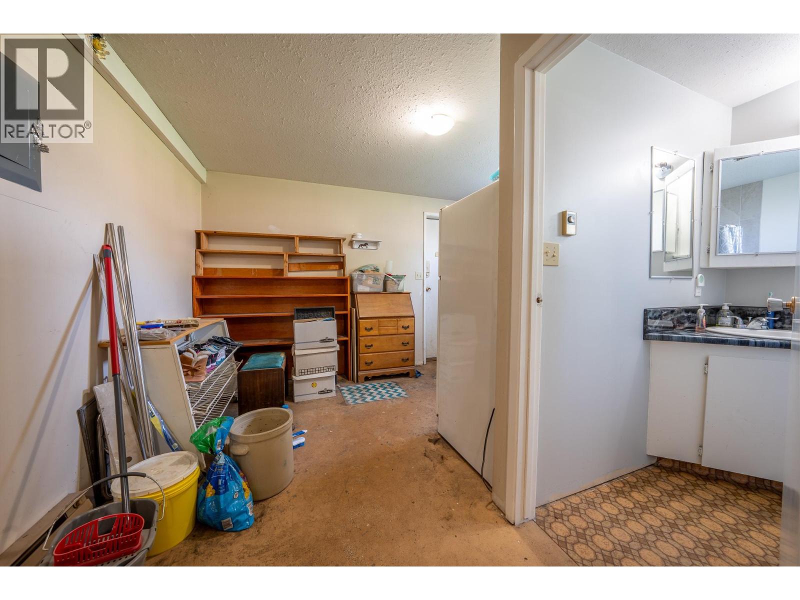 6055 Darcy Road - 49