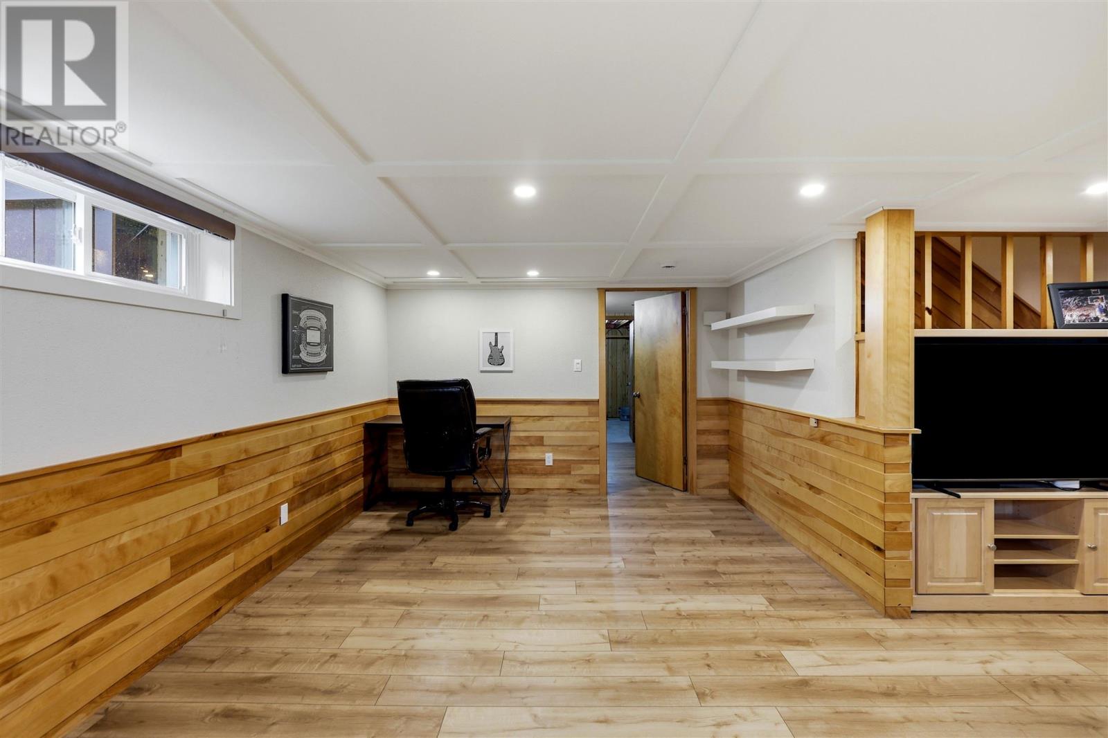 42 Caddy AVE - 33
