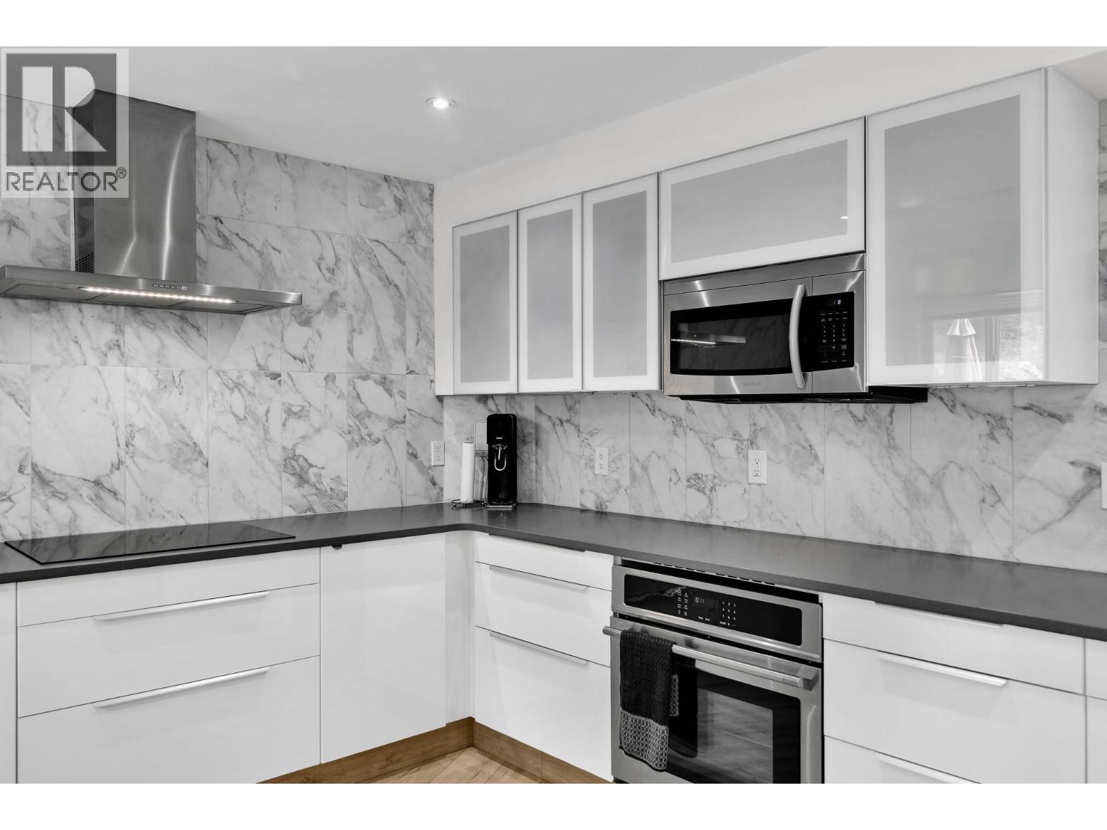 115 Par Boulevard - 19