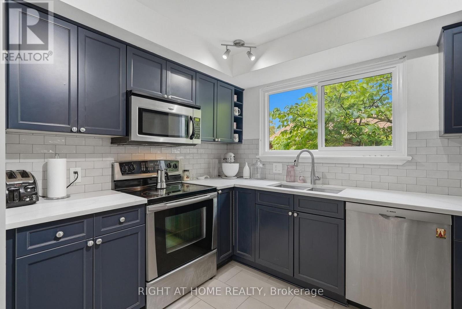 3 Bed, 1 Bath House for Rent in Ottawa – 2346 EDWIN CRESCENT, Ottawa – MLS# X13611094 - Image 9