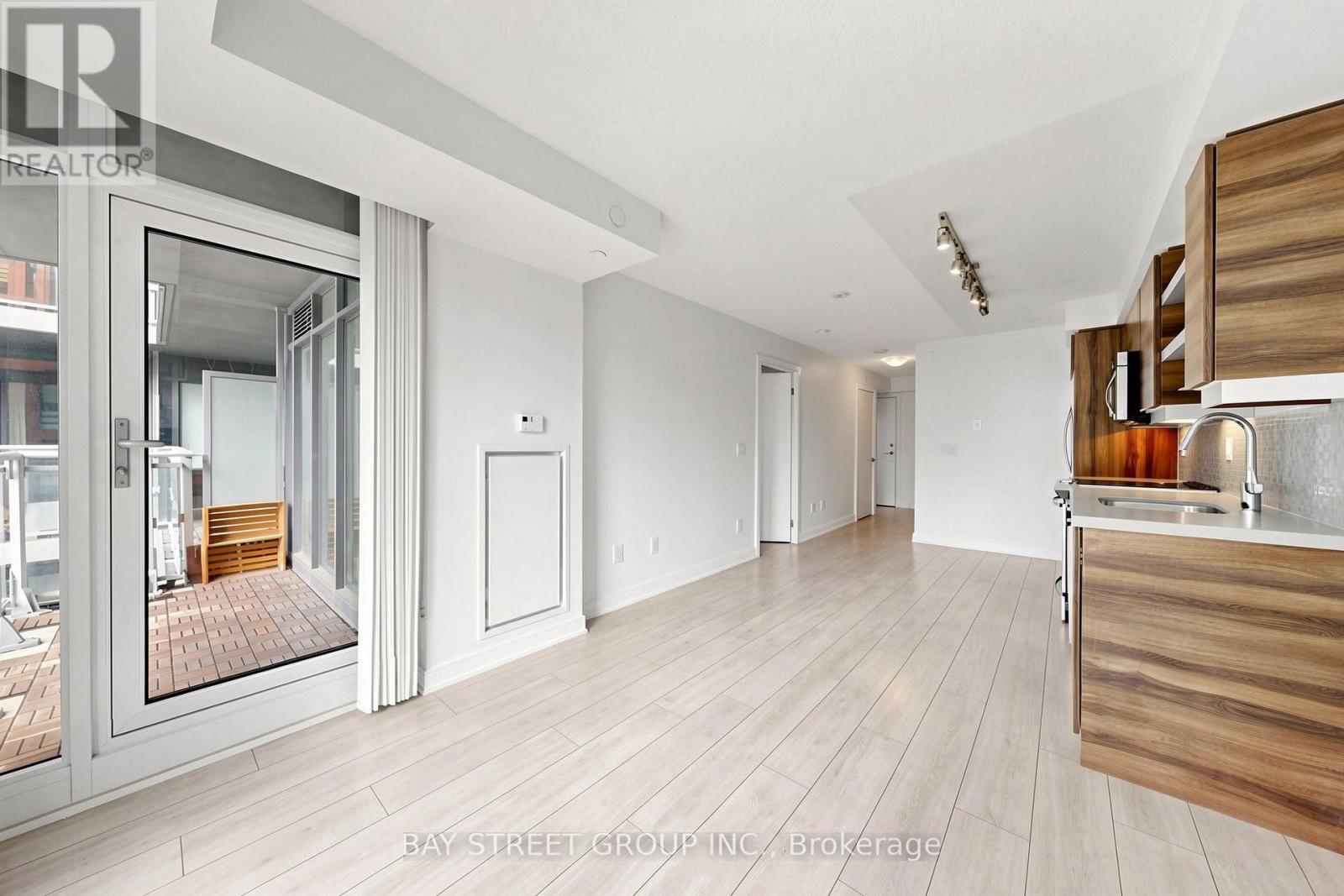 #1118 525 ADELAIDE STREET W - 10