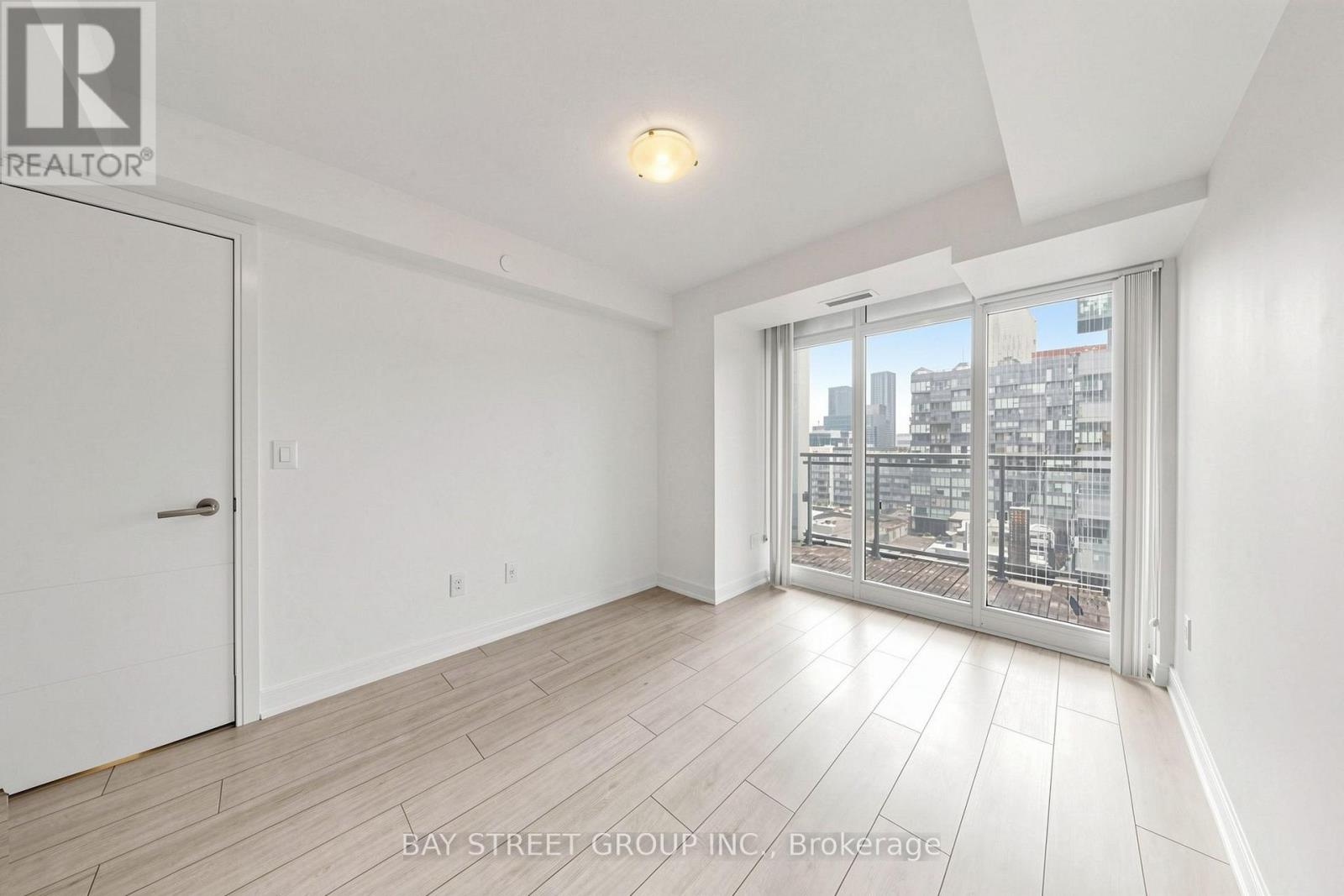 #1118 525 ADELAIDE STREET W - 17