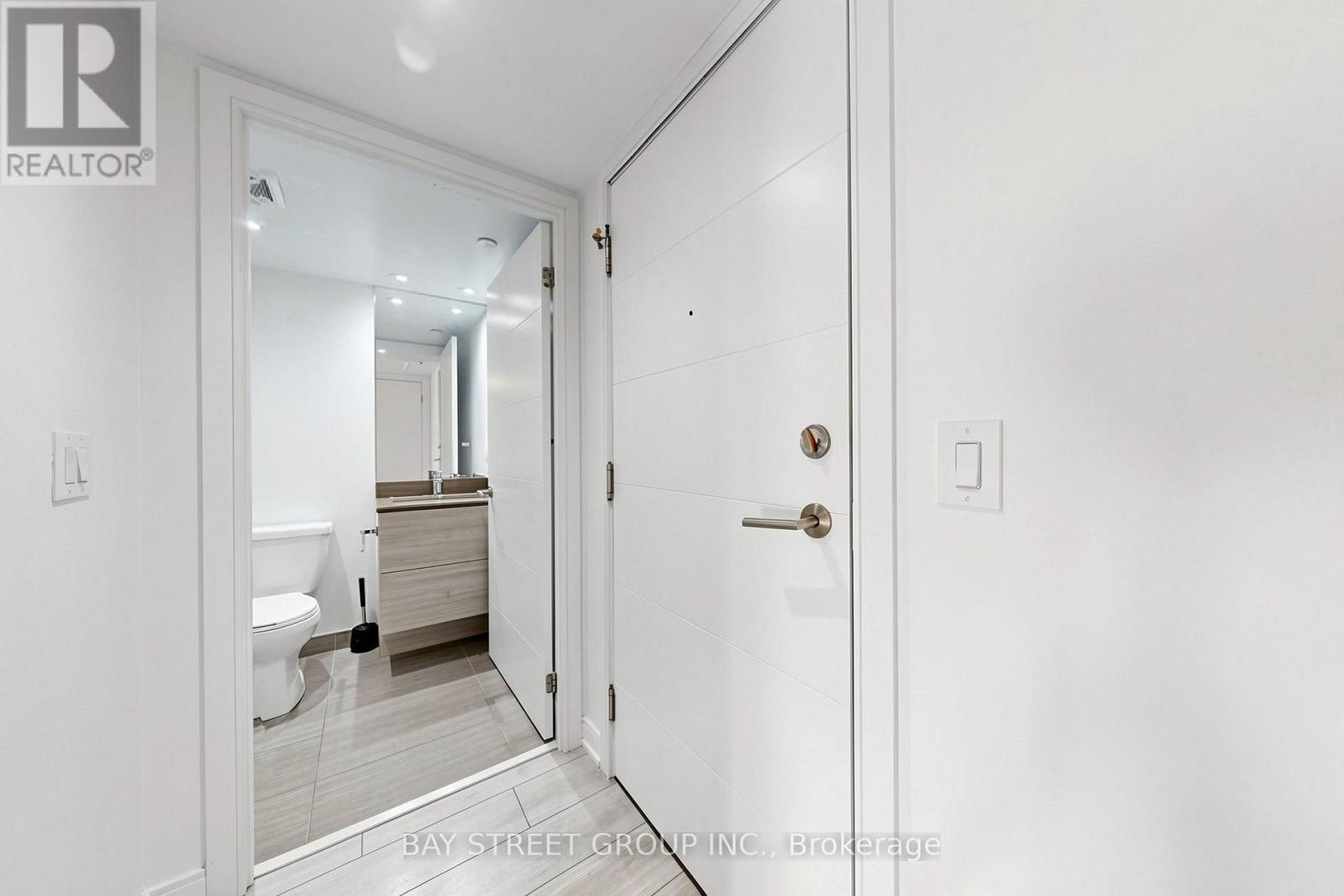 #1118 525 ADELAIDE STREET W - 26