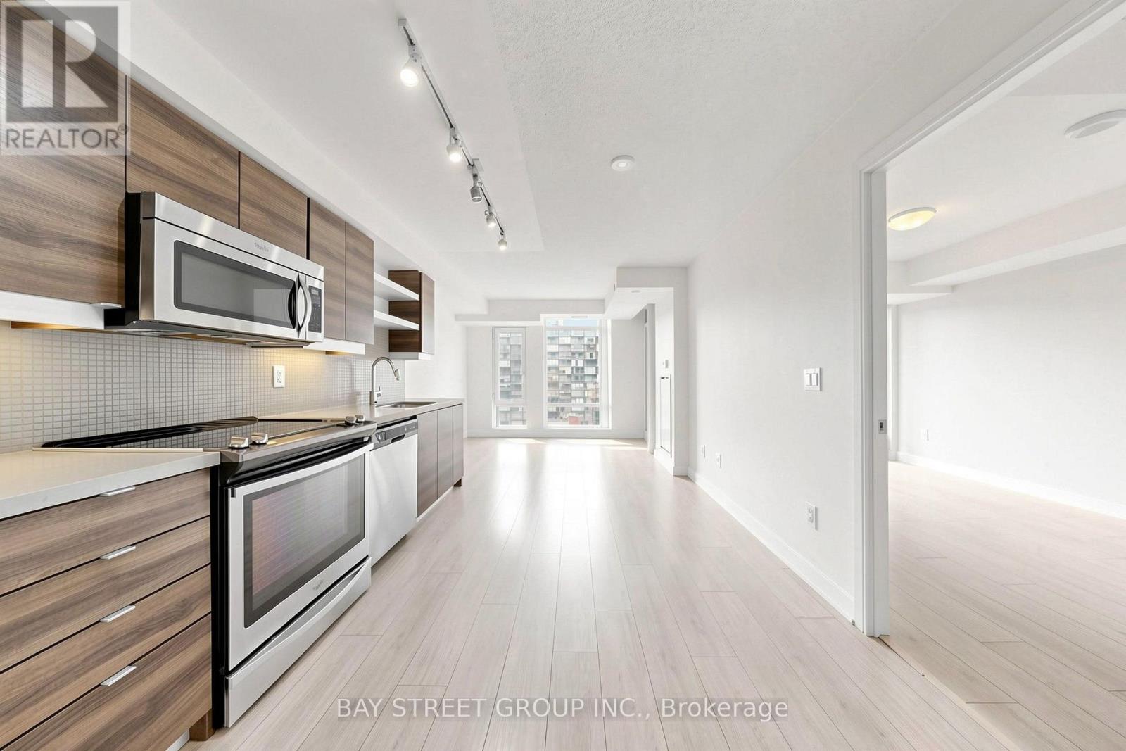 #1118 525 ADELAIDE STREET W - 6