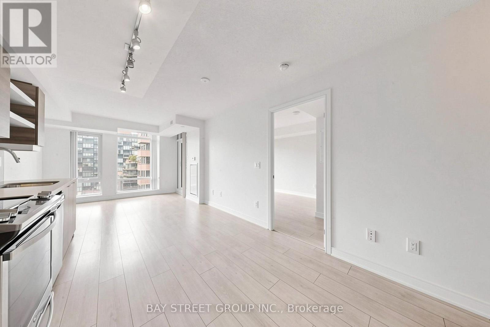 #1118 525 ADELAIDE STREET W - 7