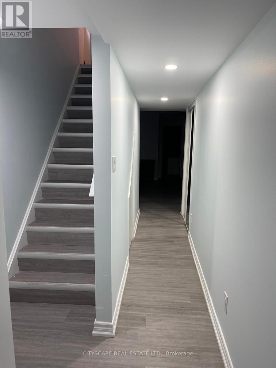 1136 SCHOOLING DRIVE E - Image 35