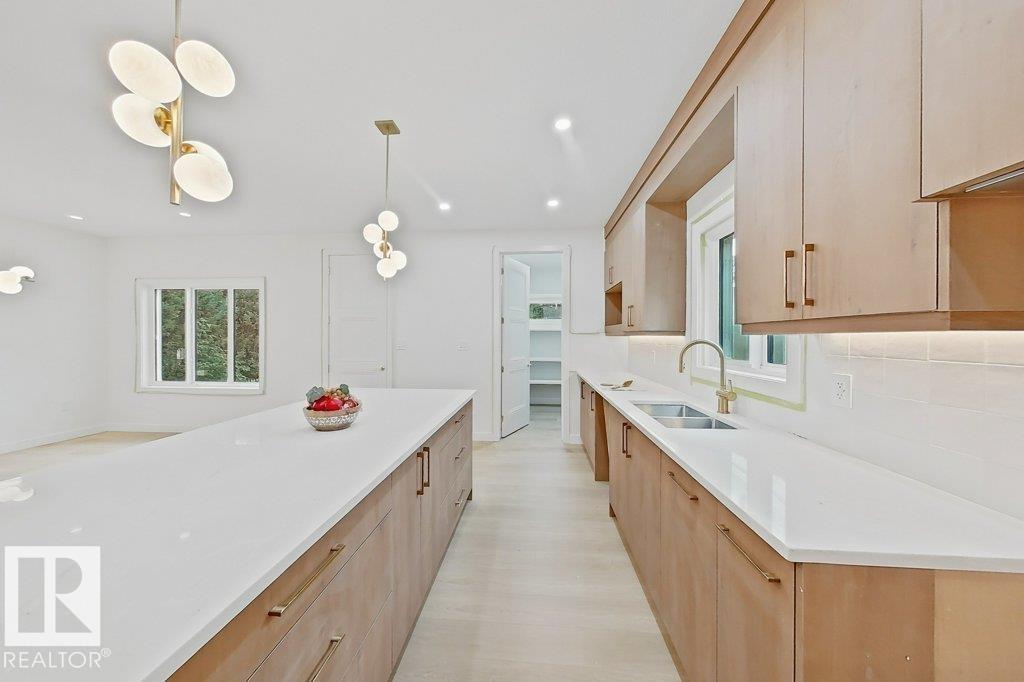 9216 91 ST NW - 11