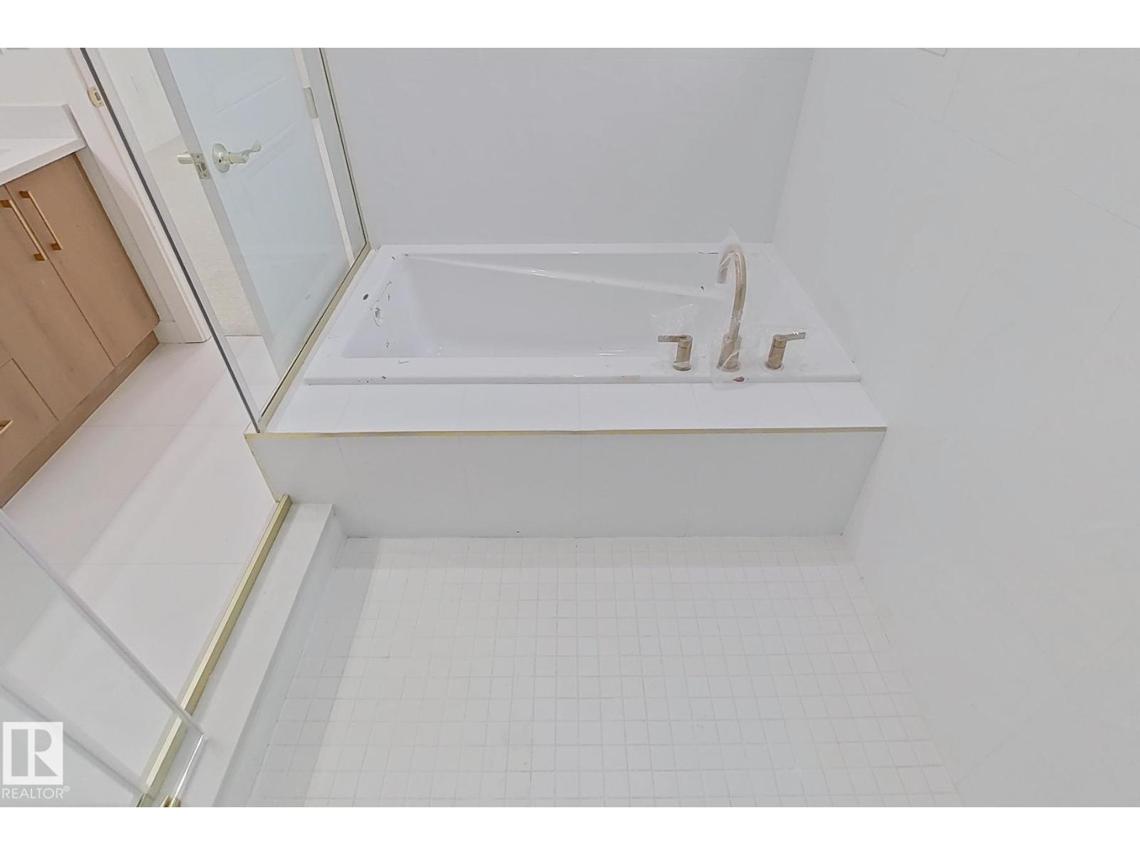 9216 91 ST NW - Image 42