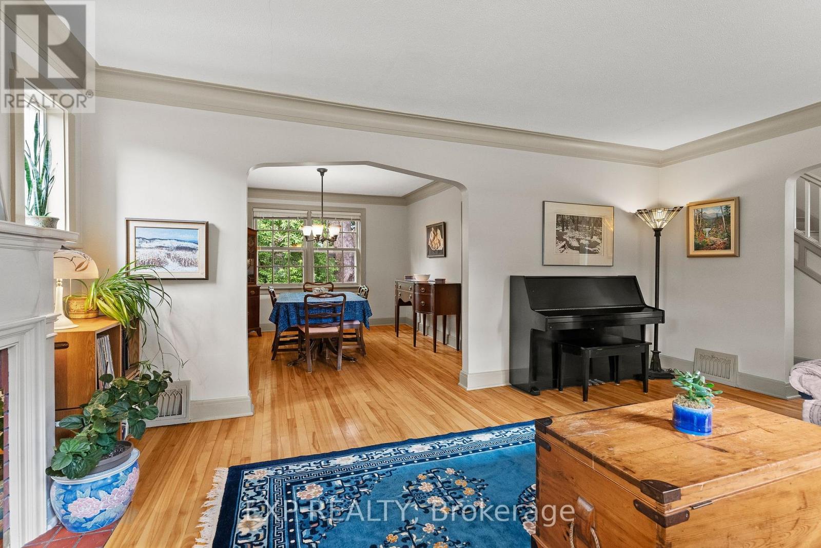 579 BROADVIEW AVENUE - 12