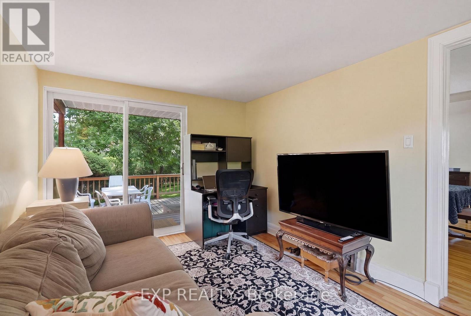 579 BROADVIEW AVENUE - 16