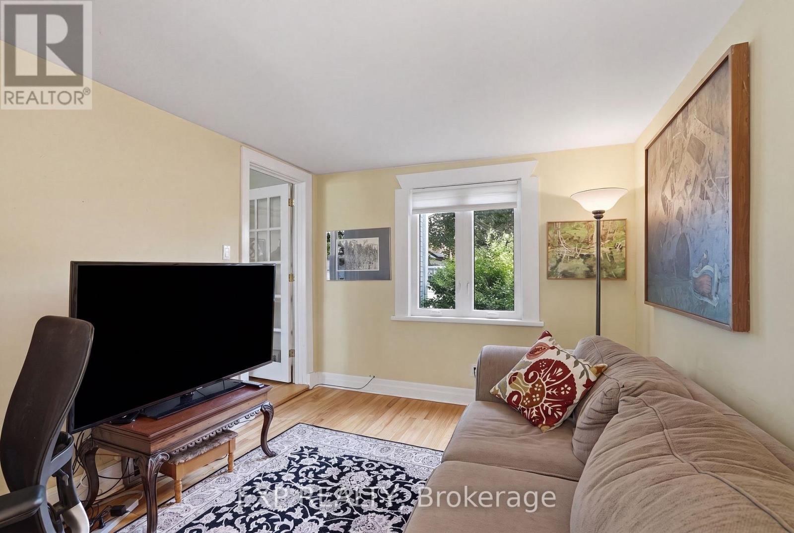 579 BROADVIEW AVENUE - 17