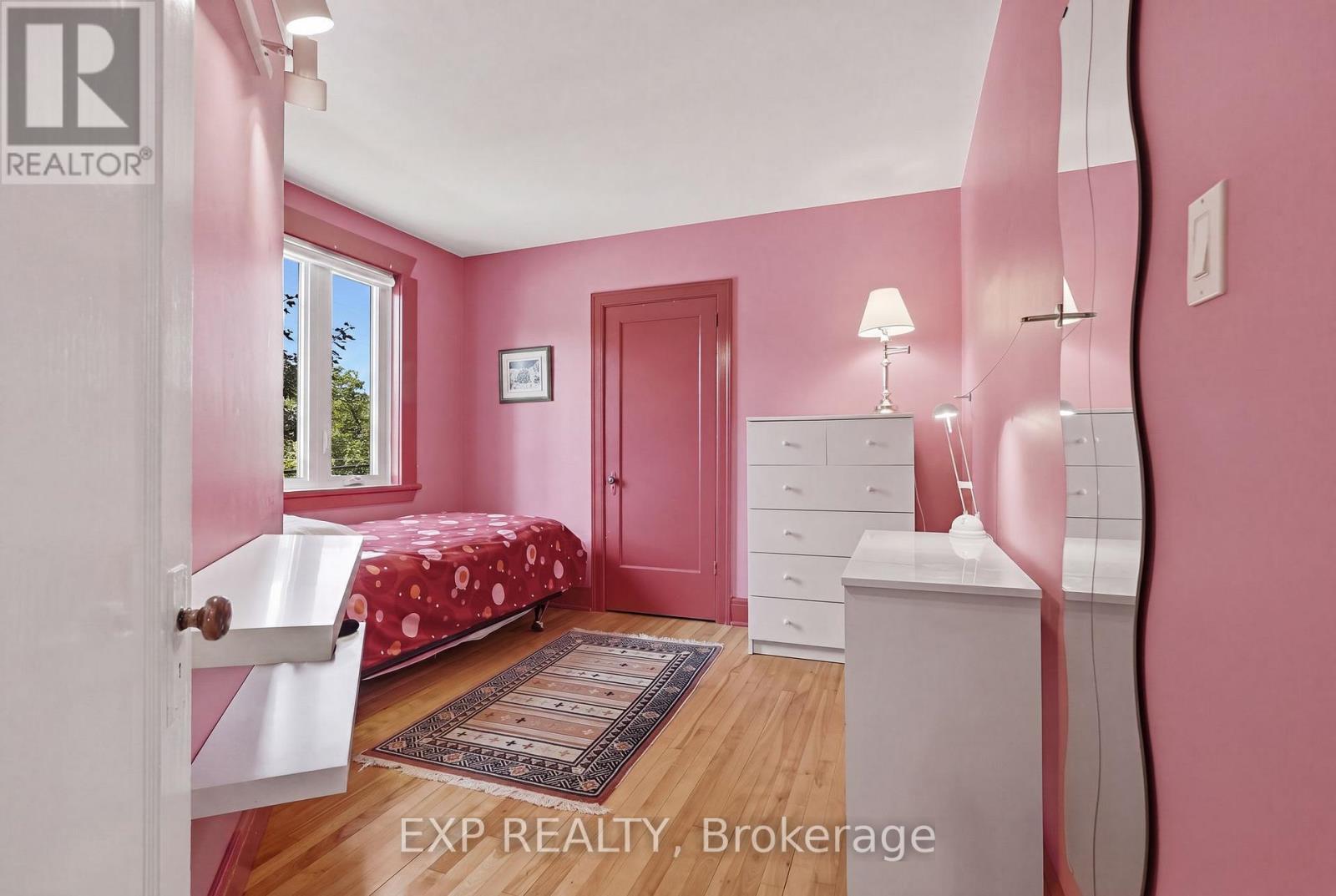 579 BROADVIEW AVENUE - 23