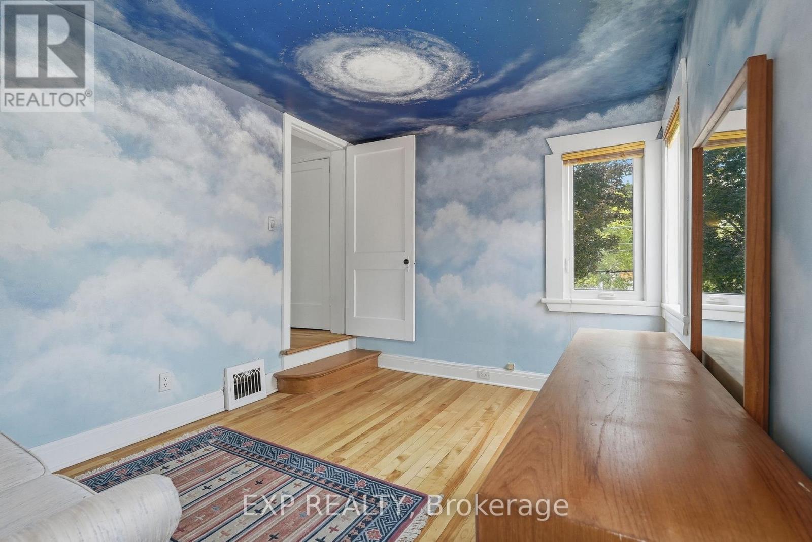 579 BROADVIEW AVENUE - 26