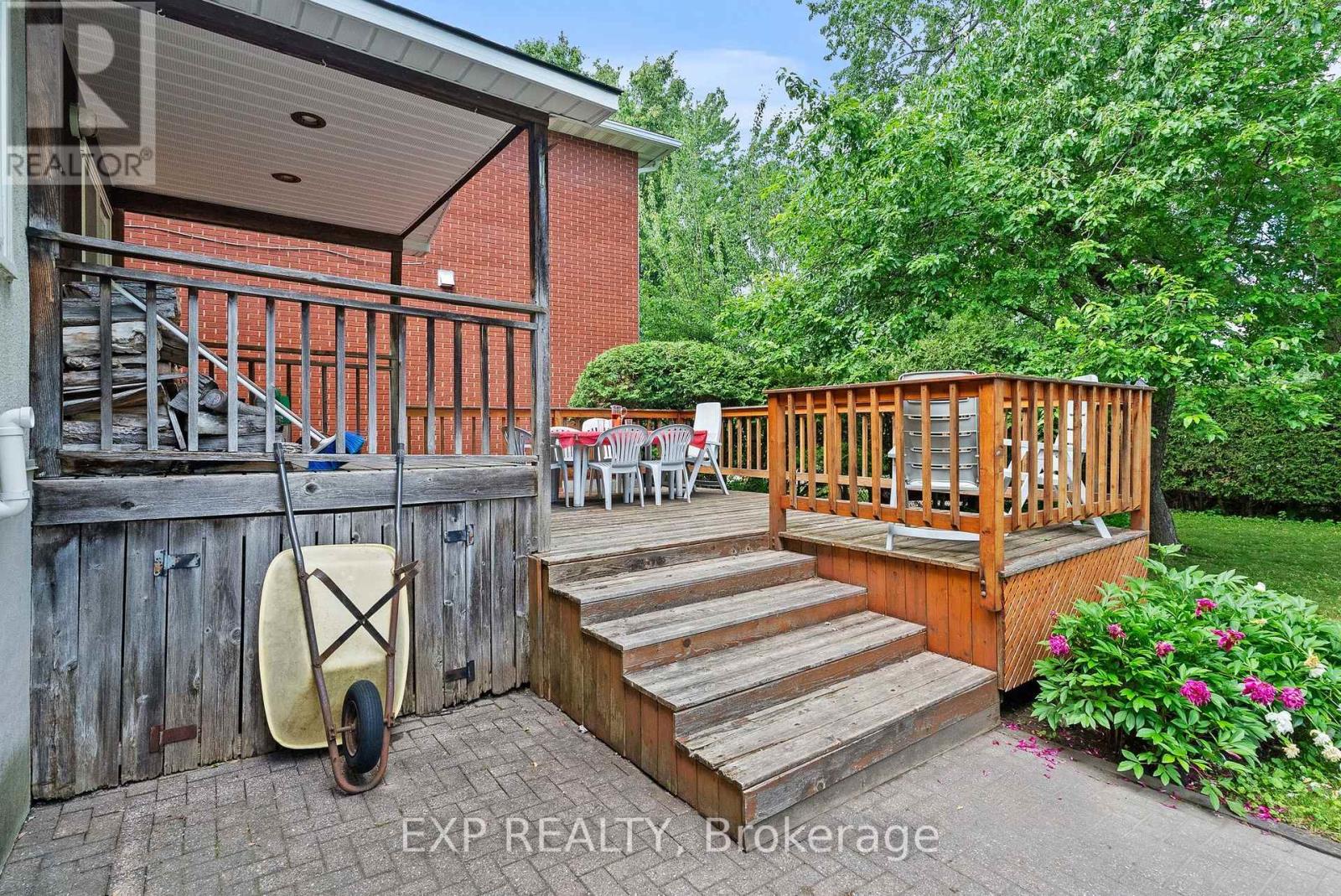 579 BROADVIEW AVENUE - 34
