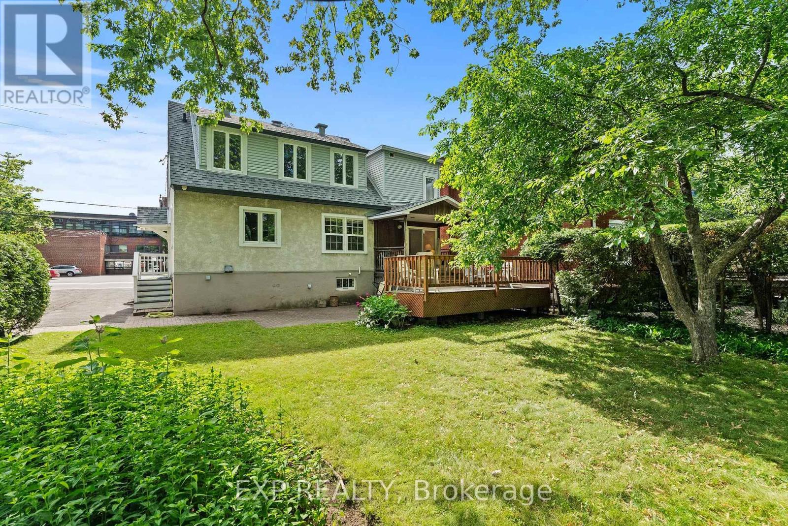 579 BROADVIEW AVENUE - 37