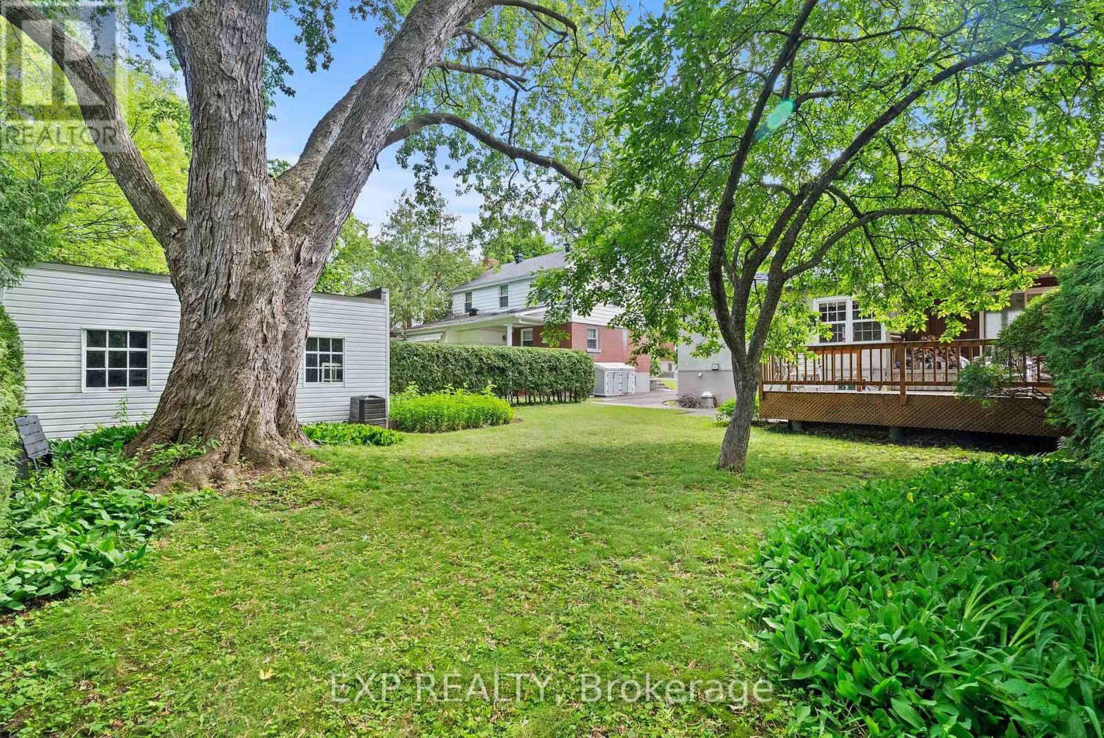 579 BROADVIEW AVENUE - 38