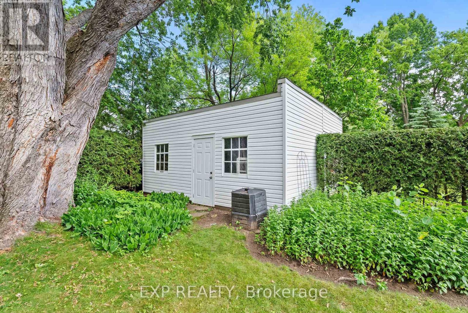 579 BROADVIEW AVENUE - 40