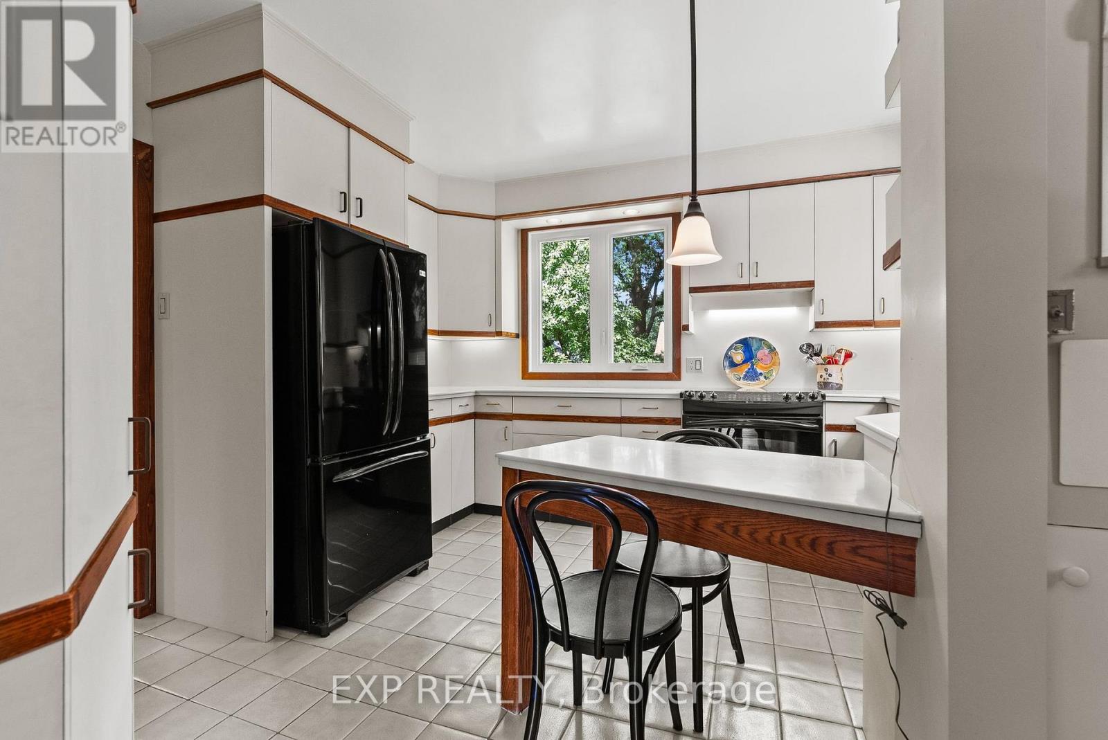 579 BROADVIEW AVENUE - 5